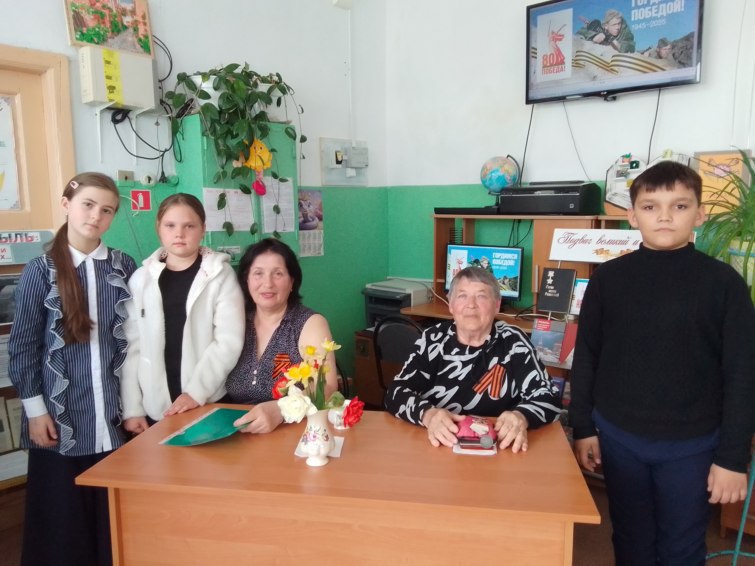 "Живет Победа в поколениях".